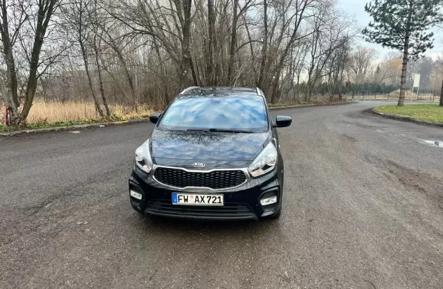 KIA Carens 