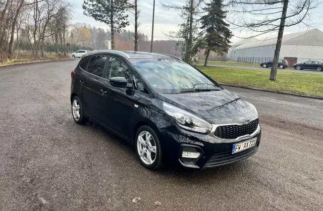 KIA Carens 