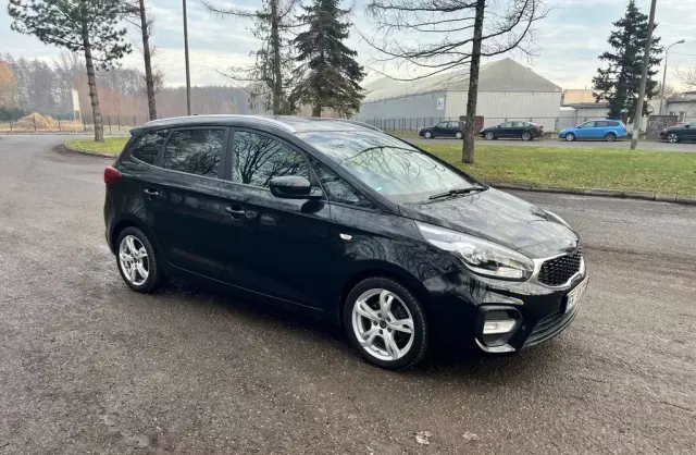 KIA Carens 