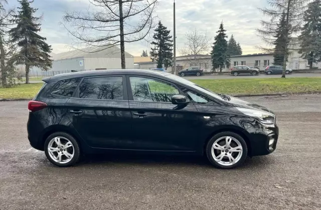 KIA Carens 