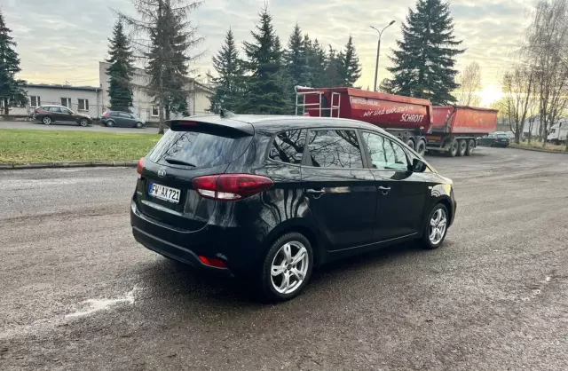 KIA Carens 