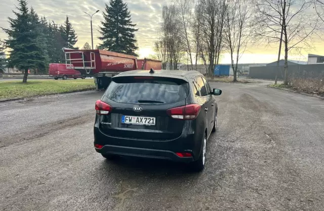 KIA Carens 
