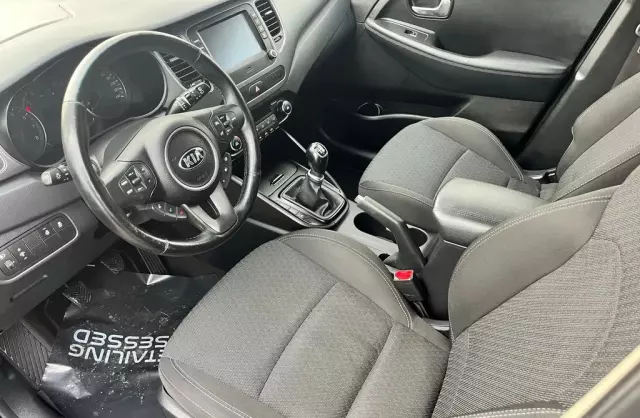 KIA Carens 