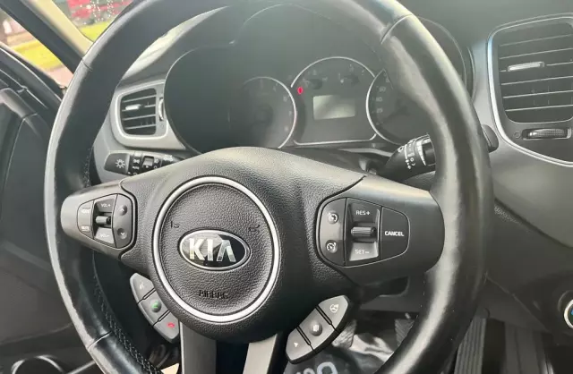 KIA Carens 