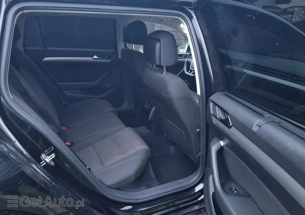 VOLKSWAGEN Passat Variant 1.5 TSI EVO Business