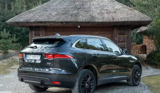 JAGUAR F-Pace 