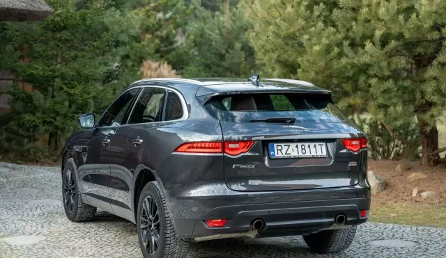JAGUAR F-Pace 