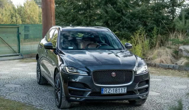 JAGUAR F-Pace 