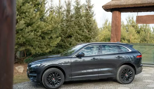 JAGUAR F-Pace 