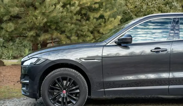 JAGUAR F-Pace 
