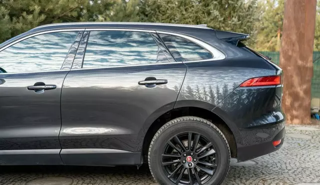 JAGUAR F-Pace 
