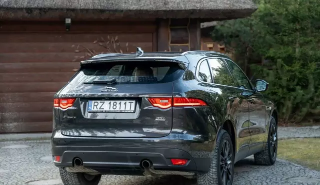 JAGUAR F-Pace 
