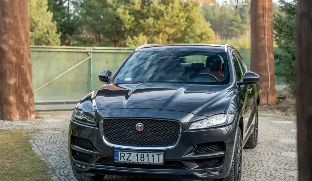 JAGUAR F-Pace 