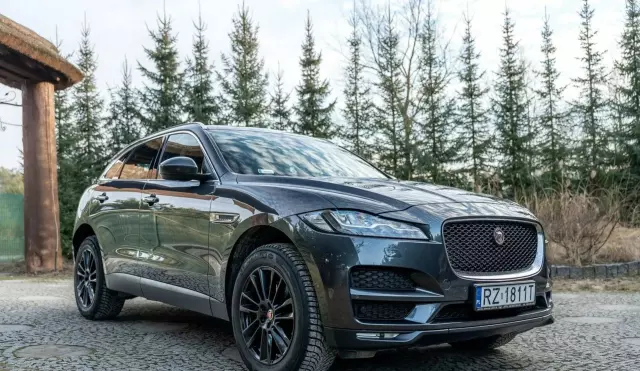 JAGUAR F-Pace 