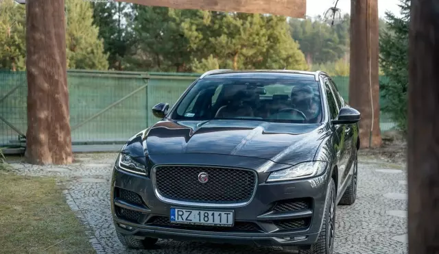 JAGUAR F-Pace 