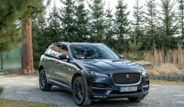 JAGUAR F-Pace 