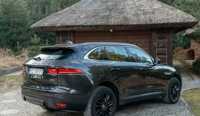 JAGUAR F-Pace 