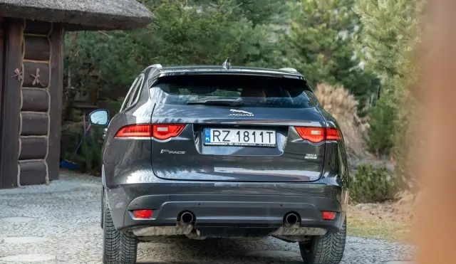 JAGUAR F-Pace 