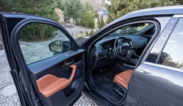 JAGUAR F-Pace 