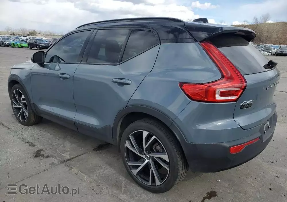 VOLVO XC 40 T5 AWD Momentum