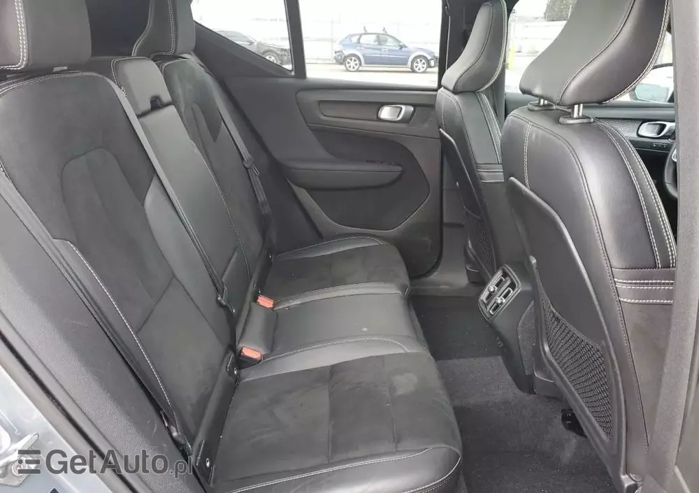 VOLVO XC 40 T5 AWD Momentum