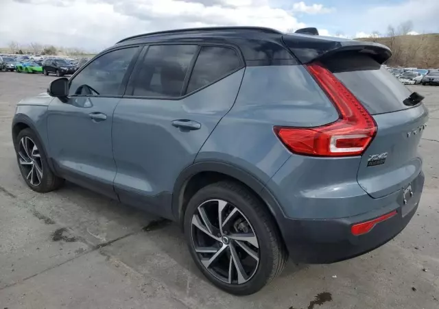 VOLVO XC 40 T5 AWD Momentum