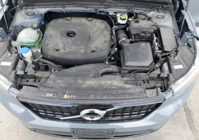 VOLVO XC 40 T5 AWD Momentum