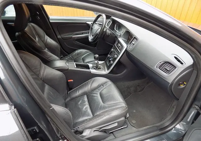 VOLVO V60 Cross Country D3 Kinetic