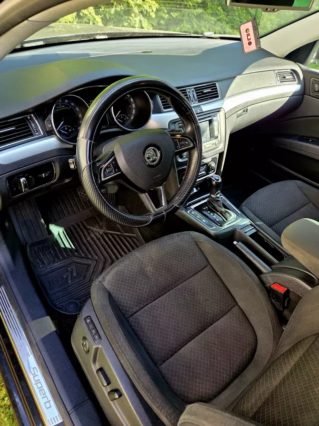 SKODA Superb Elegance DSG