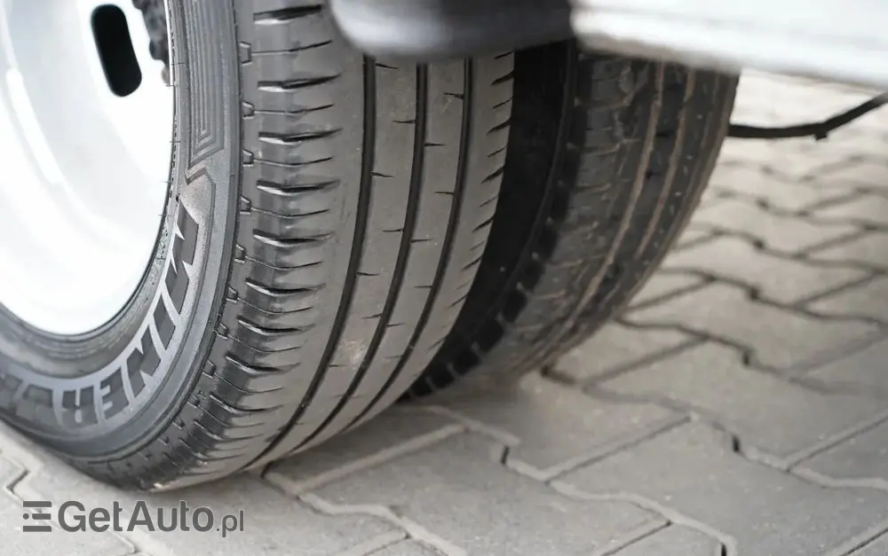 IVECO DAILY 35-150 / KONTENER 4,3 m  / WINDA 750 KG / BLIŹNIAK / SPROWADZONY 