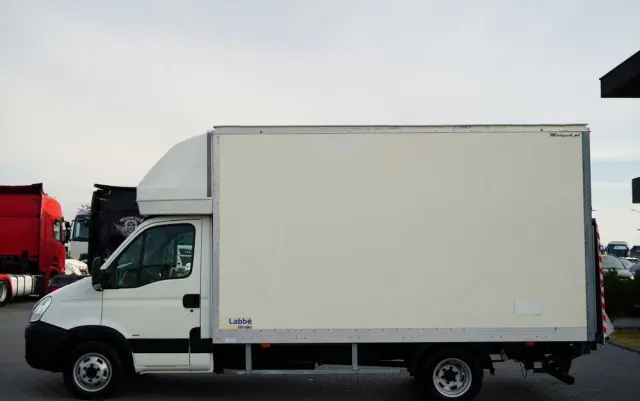 IVECO DAILY 35-150 / KONTENER 4,3 m  / WINDA 750 KG / BLIŹNIAK / SPROWADZONY 