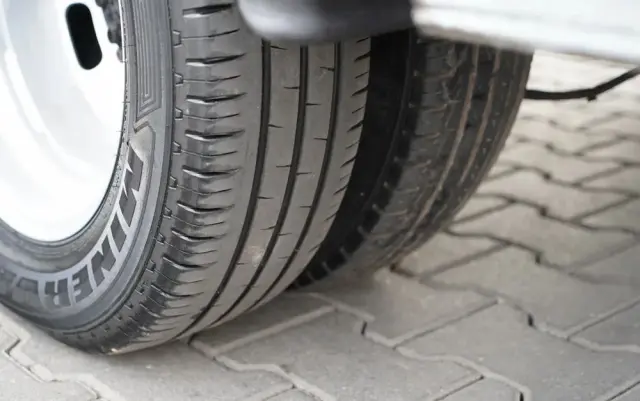 IVECO DAILY 35-150 / KONTENER 4,3 m  / WINDA 750 KG / BLIŹNIAK / SPROWADZONY 