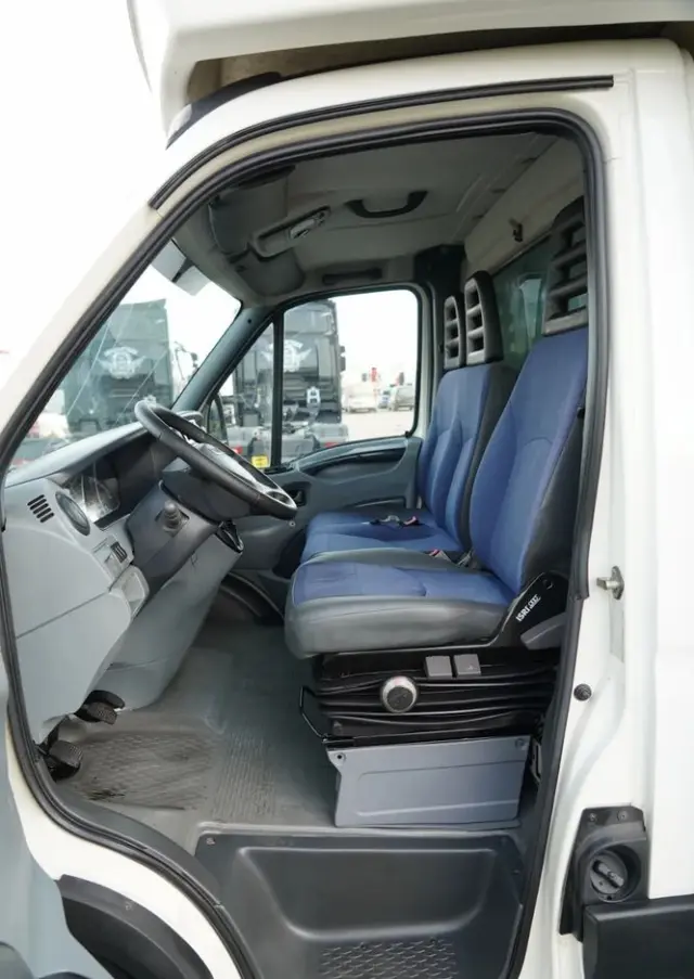 IVECO DAILY 35-150 / KONTENER 4,3 m  / WINDA 750 KG / BLIŹNIAK / SPROWADZONY 