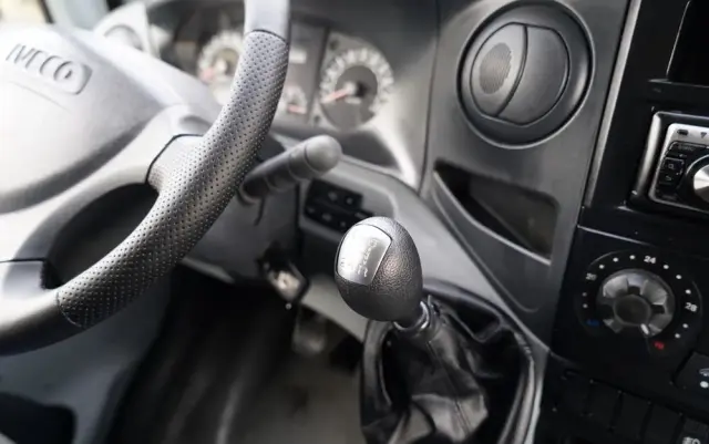 IVECO DAILY 35-150 / KONTENER 4,3 m  / WINDA 750 KG / BLIŹNIAK / SPROWADZONY 