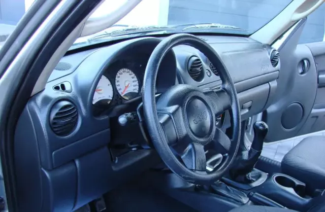 JEEP Cherokee 2.5 CRD (143 KM)