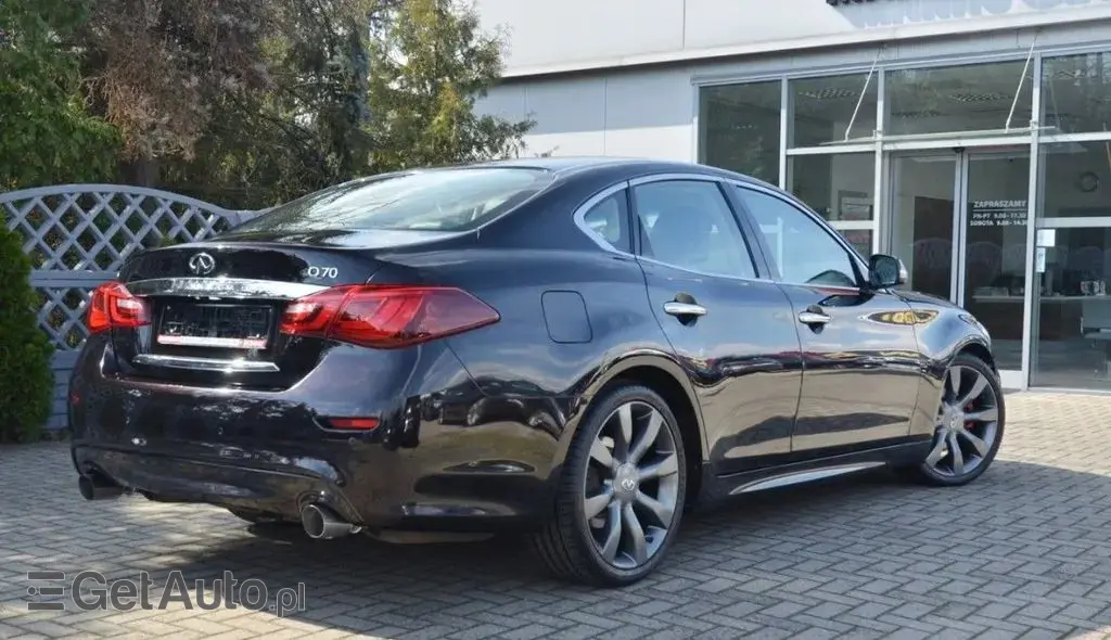 INFINITI Q70 