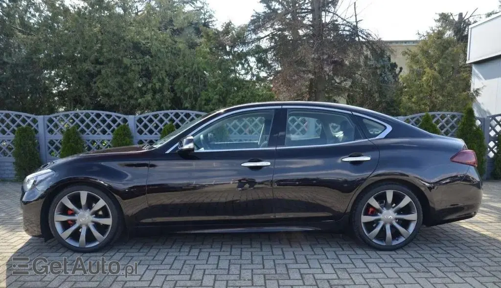 INFINITI Q70 
