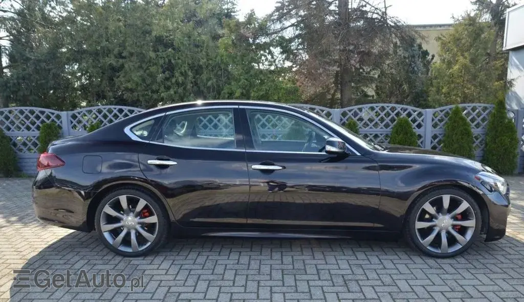 INFINITI Q70 