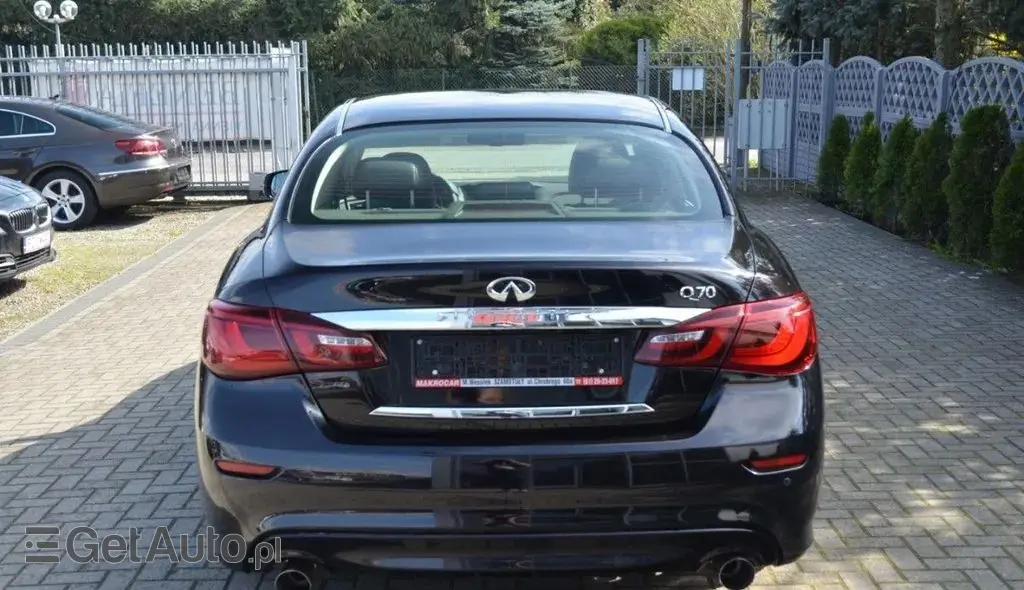 INFINITI Q70 