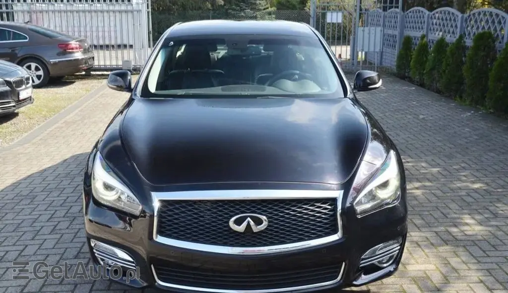 INFINITI Q70 