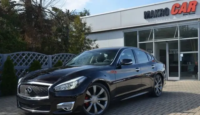 INFINITI Q70 