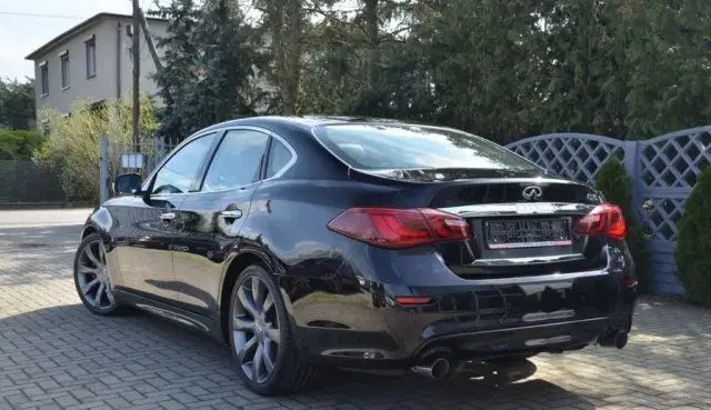 INFINITI Q70 