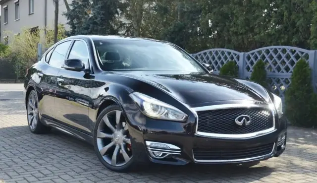 INFINITI Q70 