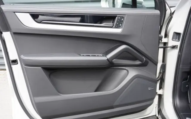 PORSCHE Cayenne Coupe S