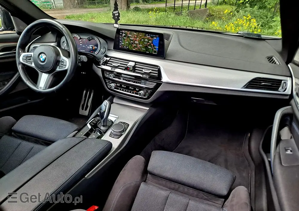 BMW Seria 5 520d xDrive M Sport sport