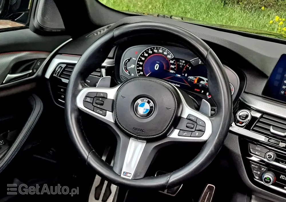 BMW Seria 5 520d xDrive M Sport sport