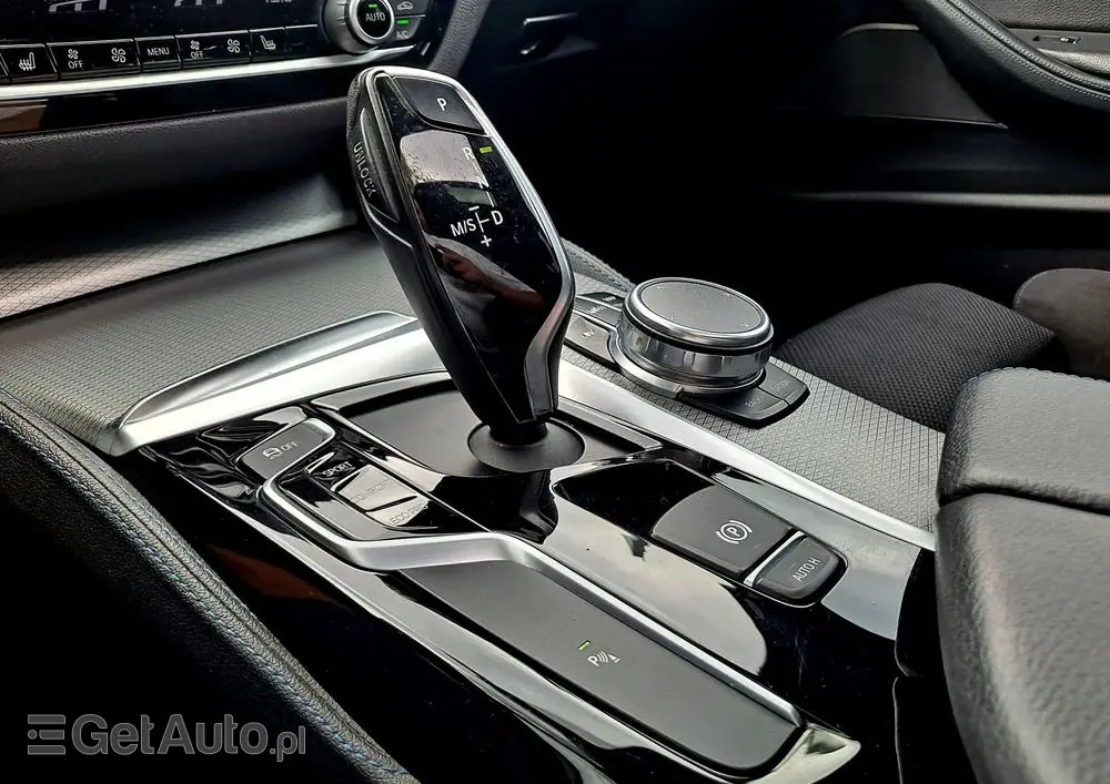 BMW Seria 5 520d xDrive M Sport sport