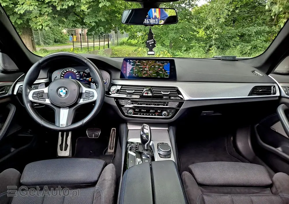 BMW Seria 5 520d xDrive M Sport sport