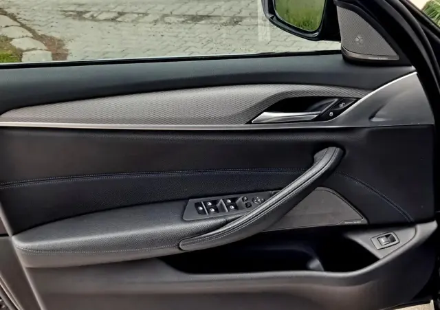 BMW Seria 5 520d xDrive M Sport sport