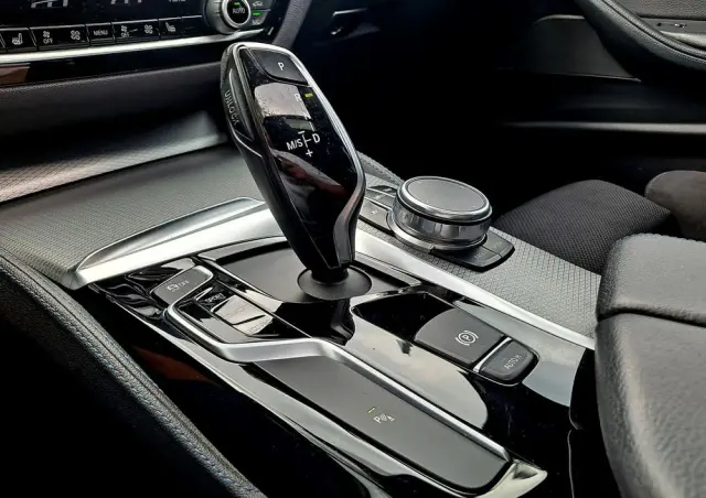 BMW Seria 5 520d xDrive M Sport sport